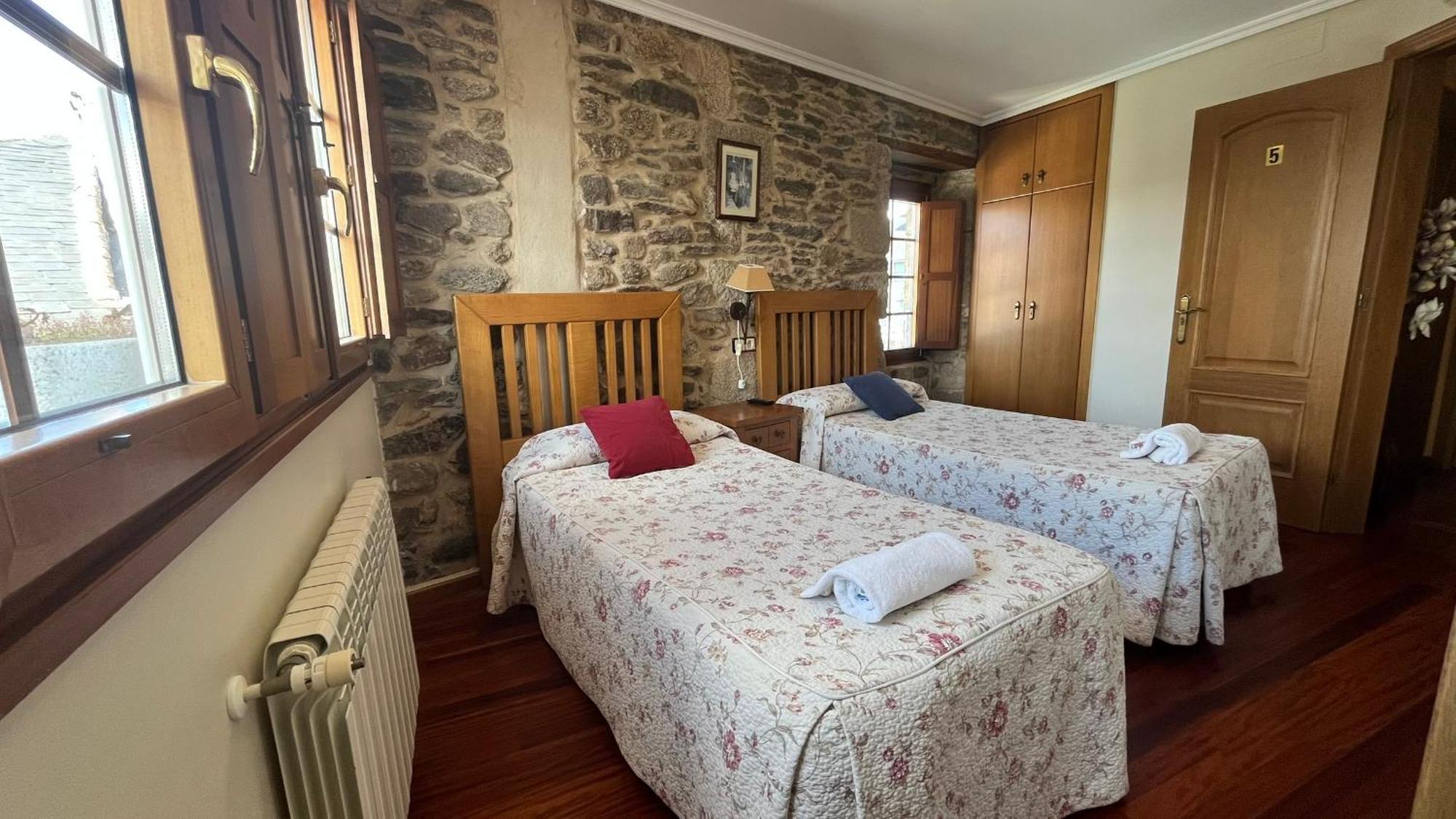 Hotel Caldelas Sacra-Pension Rustica 3 Estrellas Кастро-Кальделас Экстерьер фото
